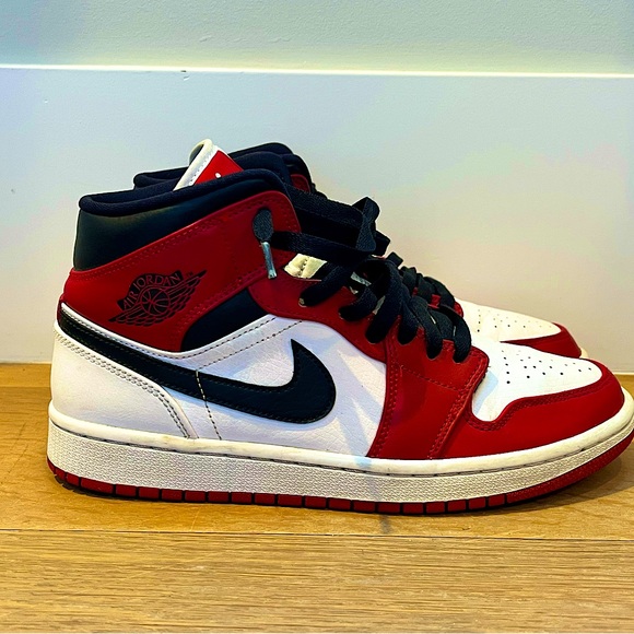 nike air jordan mid chicago